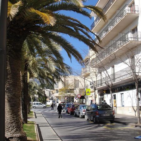 Hostal Residencia Celma Sant Carles De La Rapita Exterior photo